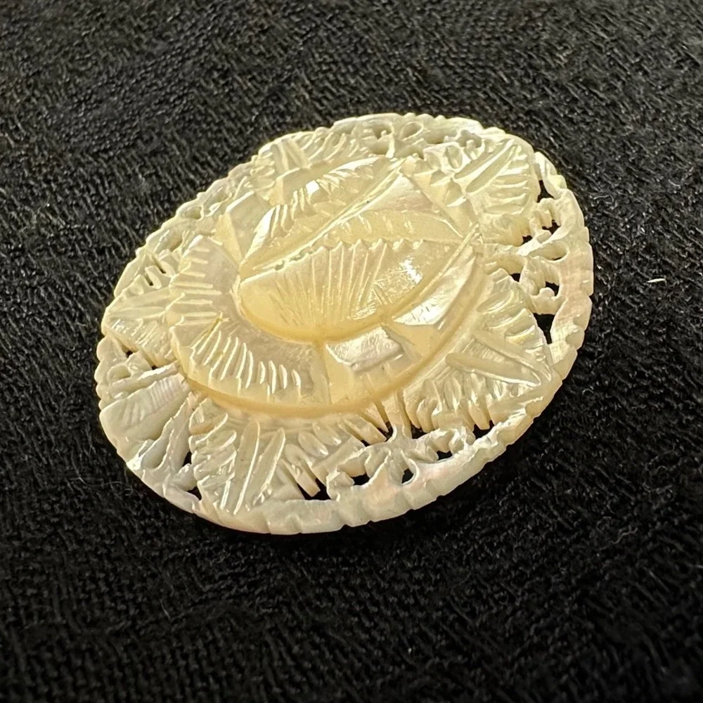 Carved Rose Mother of Pearl Shell‎ Brooch White Excellent Delicate Filigree